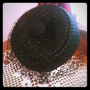 Vintage pullbox hat Jackie Kennedy style with net